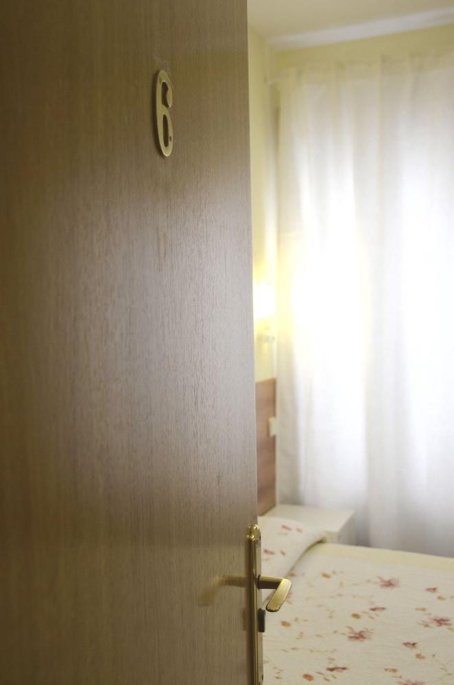 Hostal Nersan2 Madrid Exterior foto