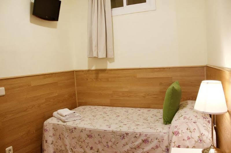 Hostal Nersan2 Madrid Exterior foto